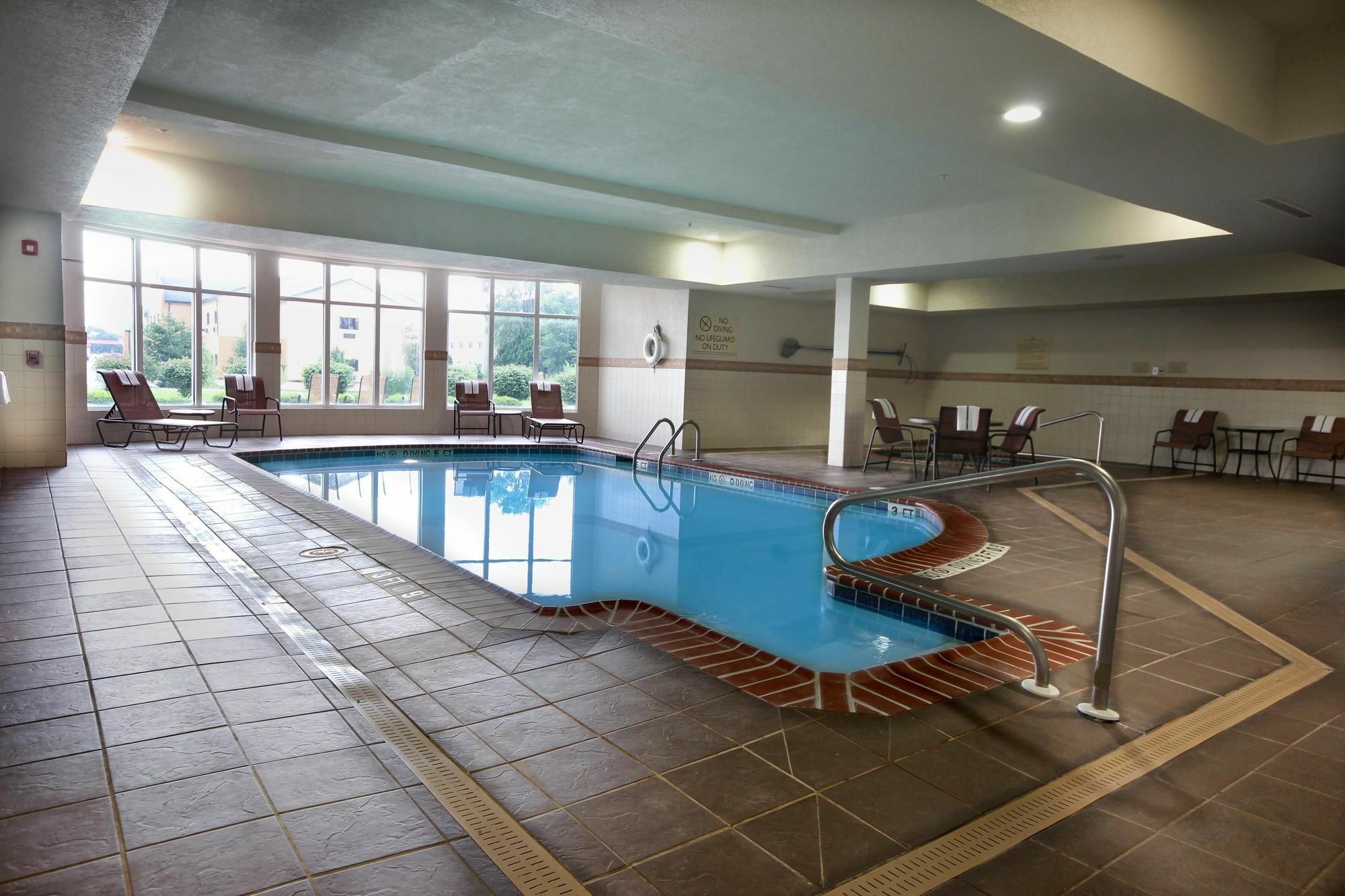 Hilton Garden Inn Элкхарт Экстерьер фото